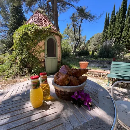 Couette-café Magdala Arts&résidence Hyères