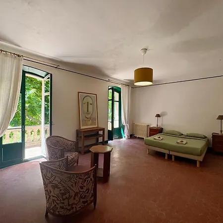 Magdala Arts&résidence Couette-café Hyères