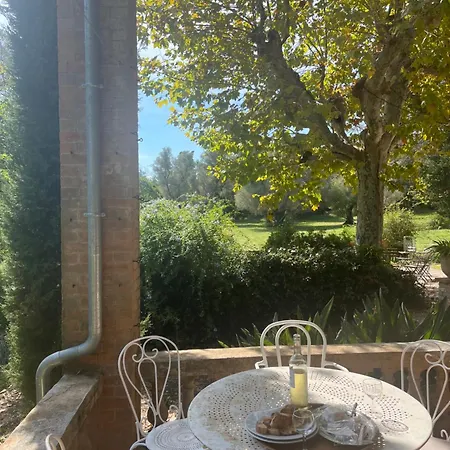 Magdala Arts&résidence Couette-café Hyères