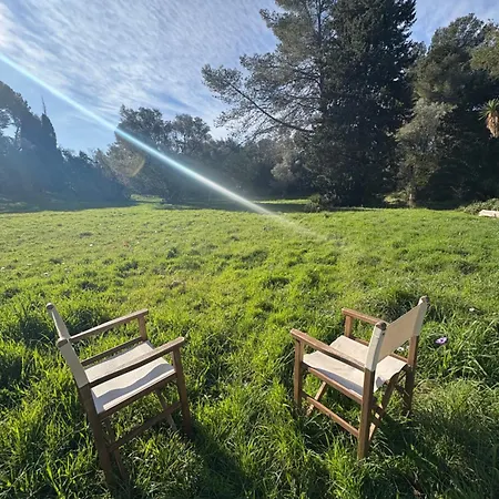 Magdala Arts&résidence Couette-café Hyères