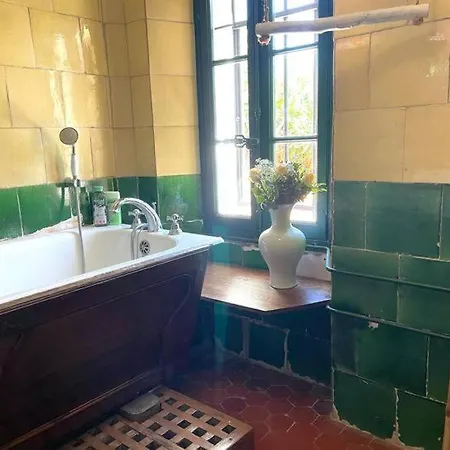 Magdala Arts&résidence Couette-café Hyères