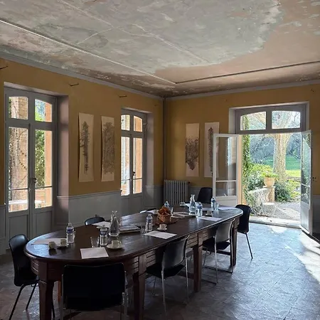 Magdala Arts&résidence Couette-café Hyères